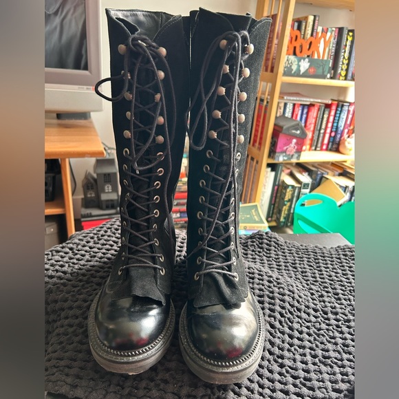 John Fluevog Shoes - Black Lace-Up John Fluevog Boots W7.5.